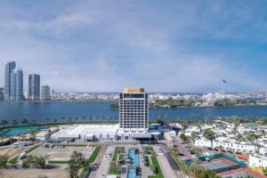 ANEX | Holiday International Sharjah 4* ANEX | Holiday International Sharjah 4*